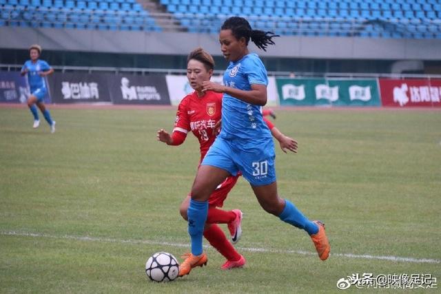 记者：范戴克无意离队，关于利物浦会考虑相关报价的传闻是假新闻